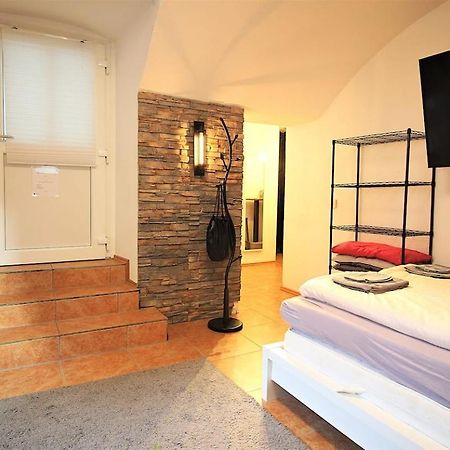Fully Equipped Apartment Near Main Station Вюрцбург Екстериор снимка